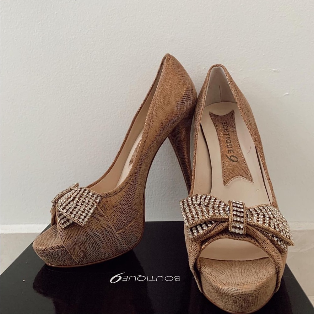 Boutique 9 Gold Heels